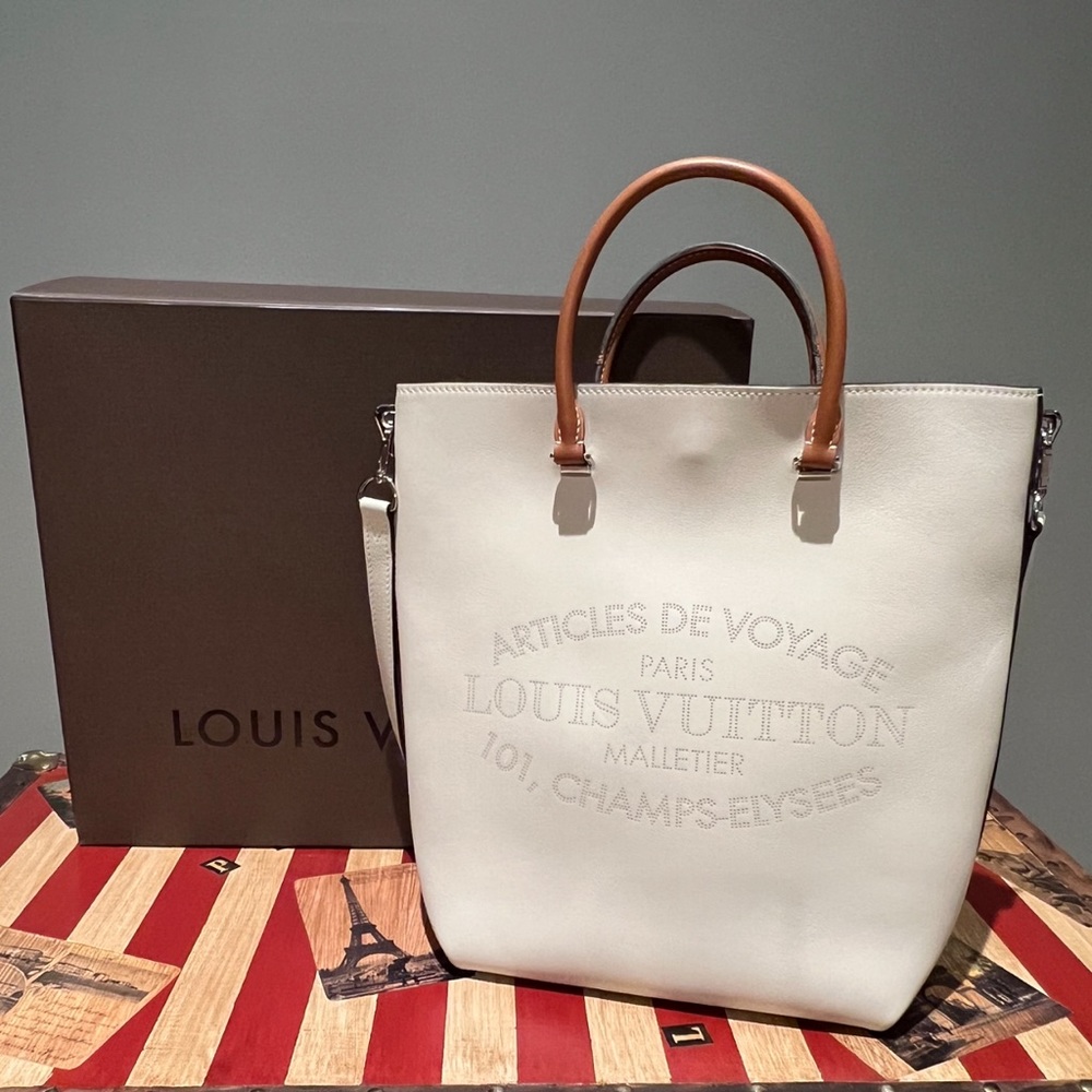 Rare Find Authentic Louis Vuitton cream Color Tote 🌹